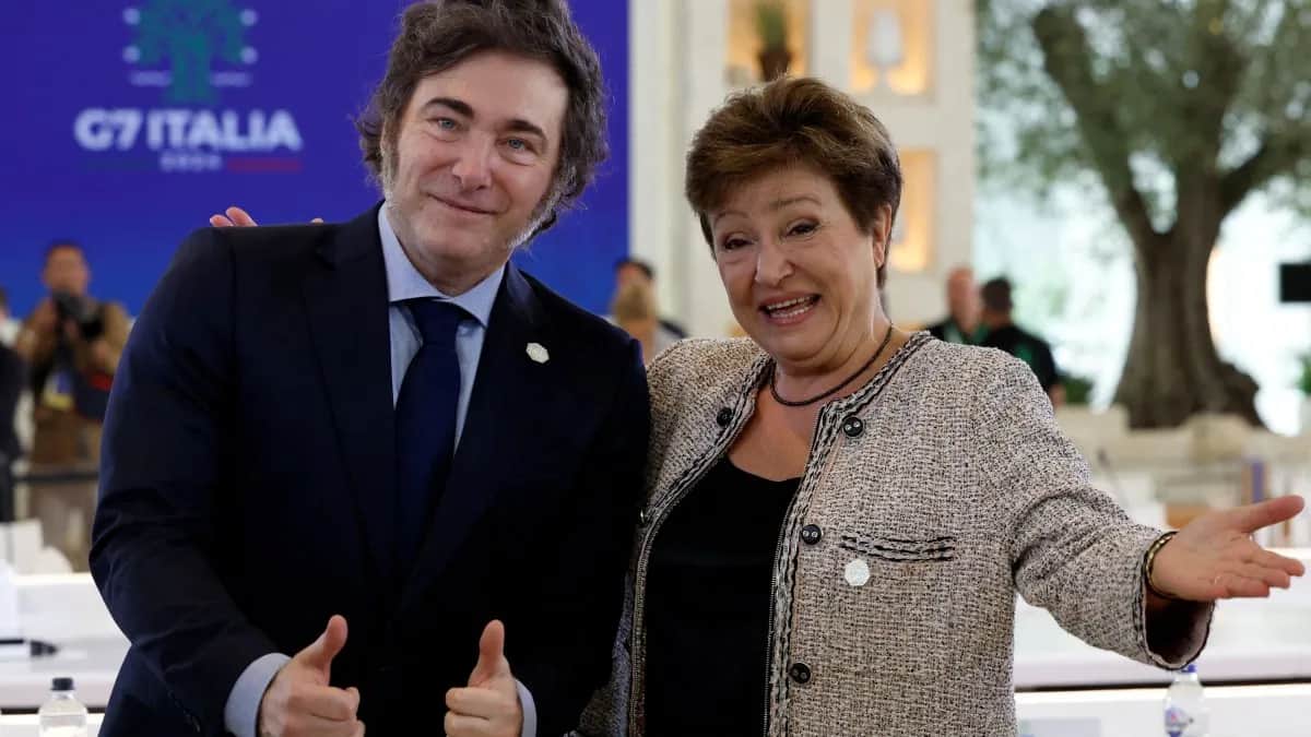 El acuerdo con el FMI bajo presión: la "motosierra" de Milei se agota y pone en riesgo la meta fiscal