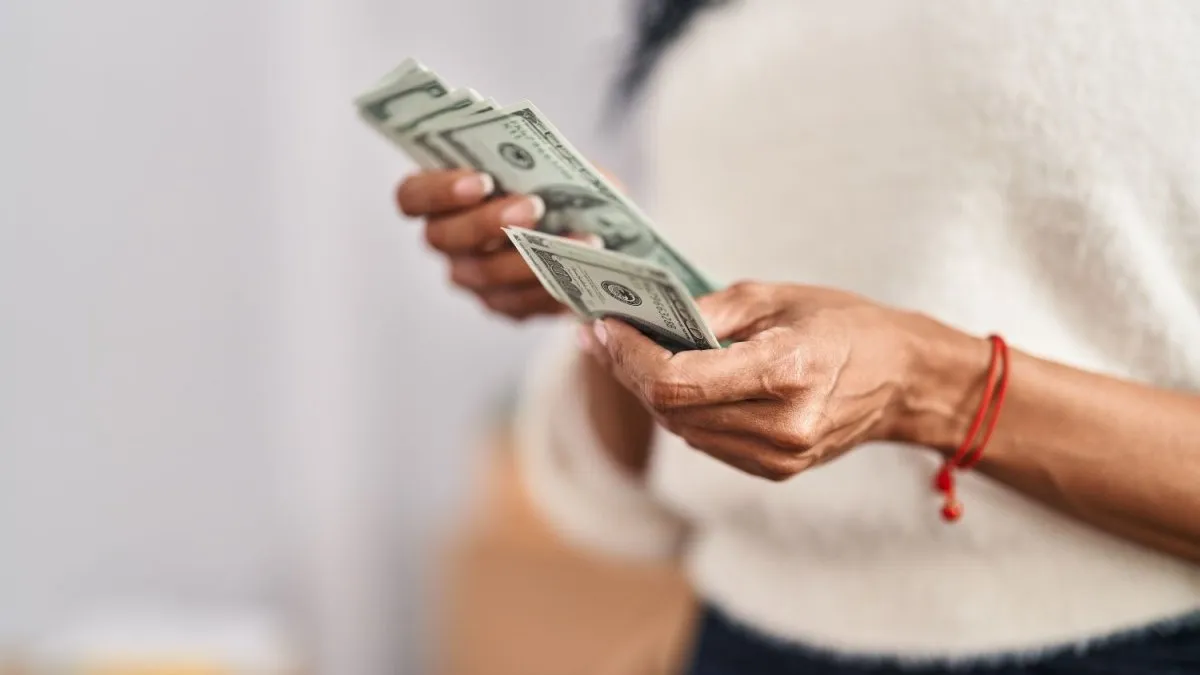 La compra de dólar ahorro tocó en julio un máximo desde las elecciones: un tercio quedó "bajo el colchón"