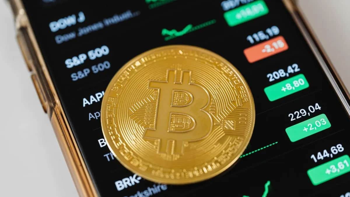 Bitcoin recorta las pérdidas semanales y el mundo cripto pone la mira en la votación de la Ley Clarity