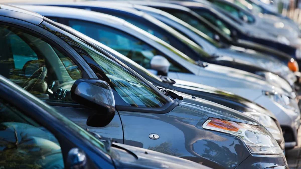 El patentamiento de autos 0km se hundió 19% anual en agosto: siete de cada diez fueron importados