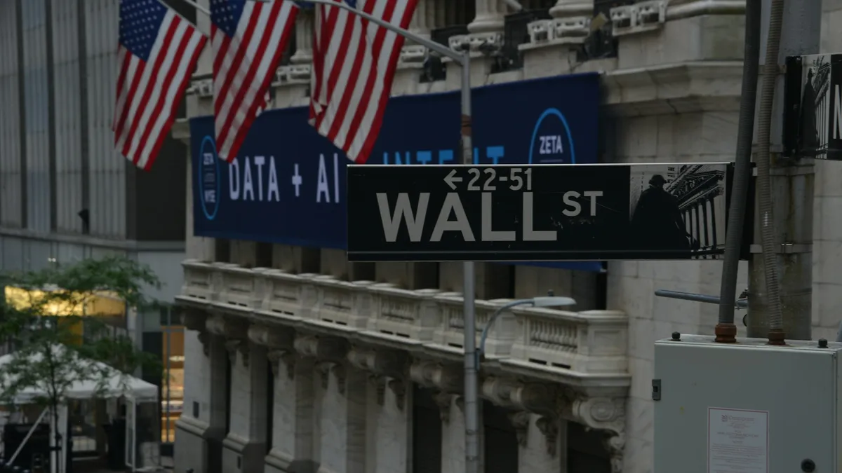 La suba del petróleo dispara la venta masiva de bonos y hace caer los futuros de Wall Street