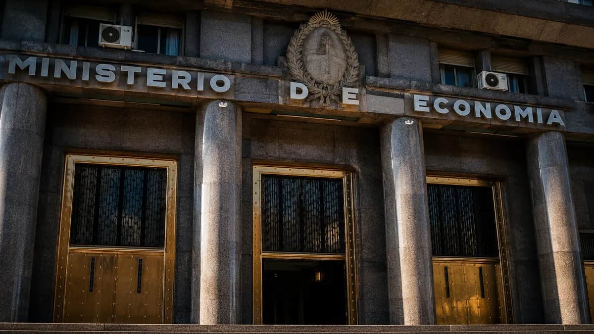 Deuda: el Tesoro volverá a ofrecer títulos que vencen antes de las elecciones para renovar unos $12,6 billones