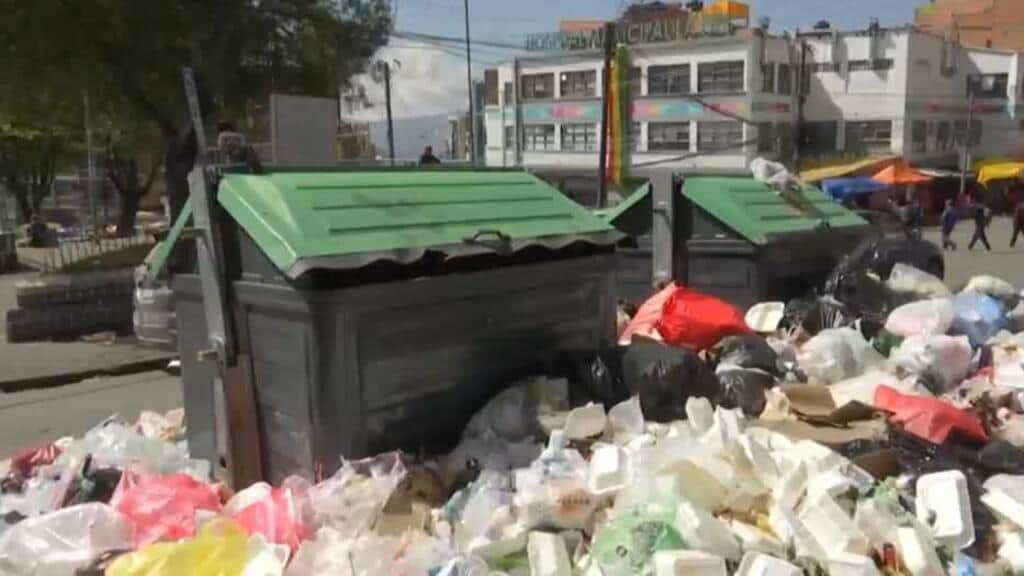Crisis de basuras en La Paz: huelga de trabajadores de saneamiento cumple dos semanas