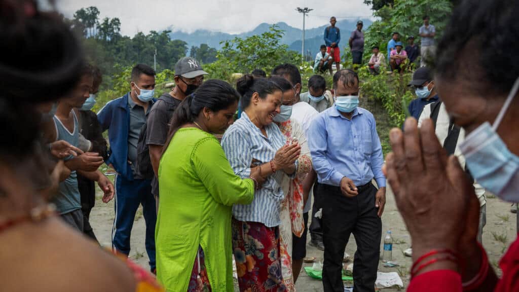Avalancha en Nepal: las muertes confirmadas superan las 900, mientras más de 4.000 personas siguen desaparecidas