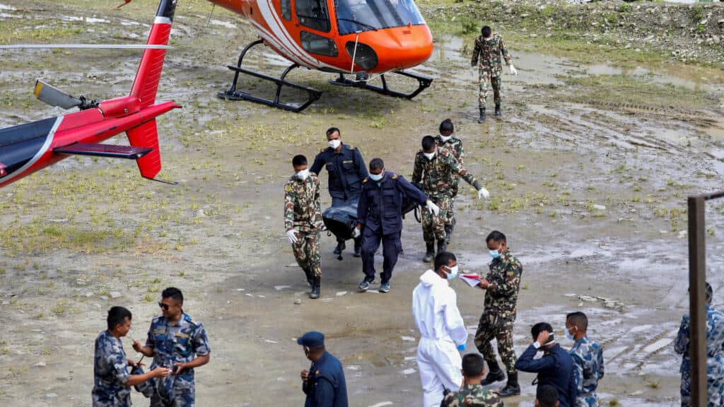 Catástrofe en Nepal: más de 1.100 fallecidos confirmados; organizan funerales simbólicos para miles de desaparecidos