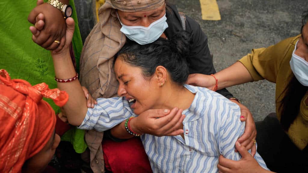 Nepal y China superan los 1.000 muertos por la avalancha, mientras casi 4.500 personas siguen desaparecidas