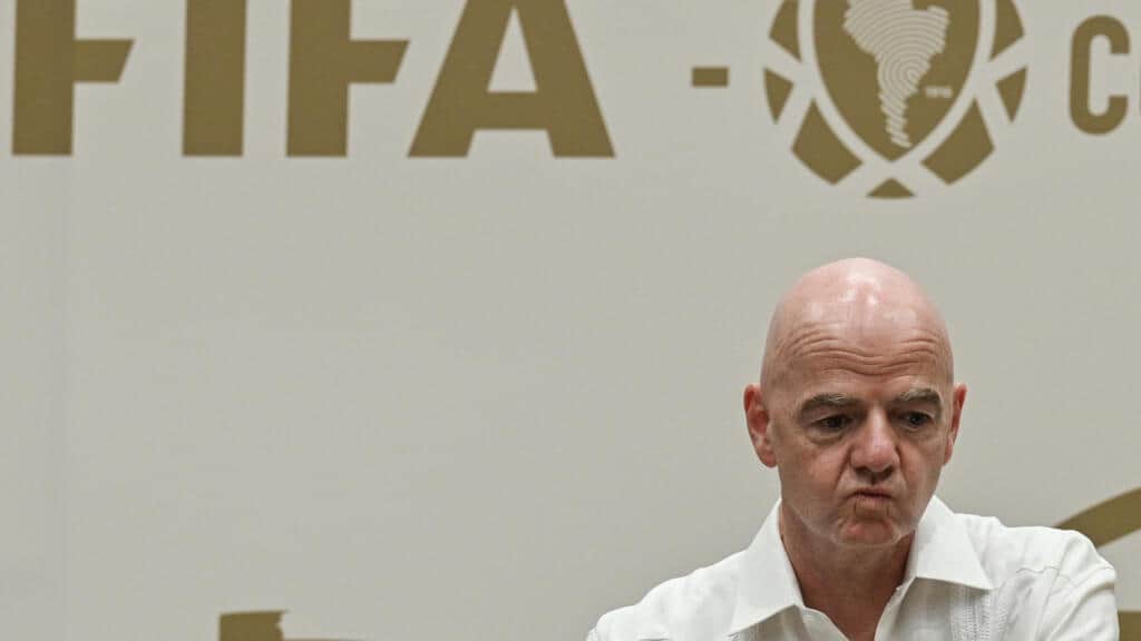 La UEFA prepara denuncia penal contra Infantino tras su fallido plan para vender los derechos del Mundial