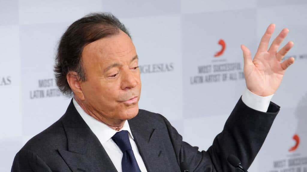 Dos exempleadas de Julio Iglesias vuelven a entablar demanda en su contra por presunta agresión sexual