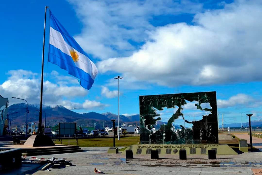 Malvinas: reasignan presupuesto y oficializan sanciones por la explotación de recursos