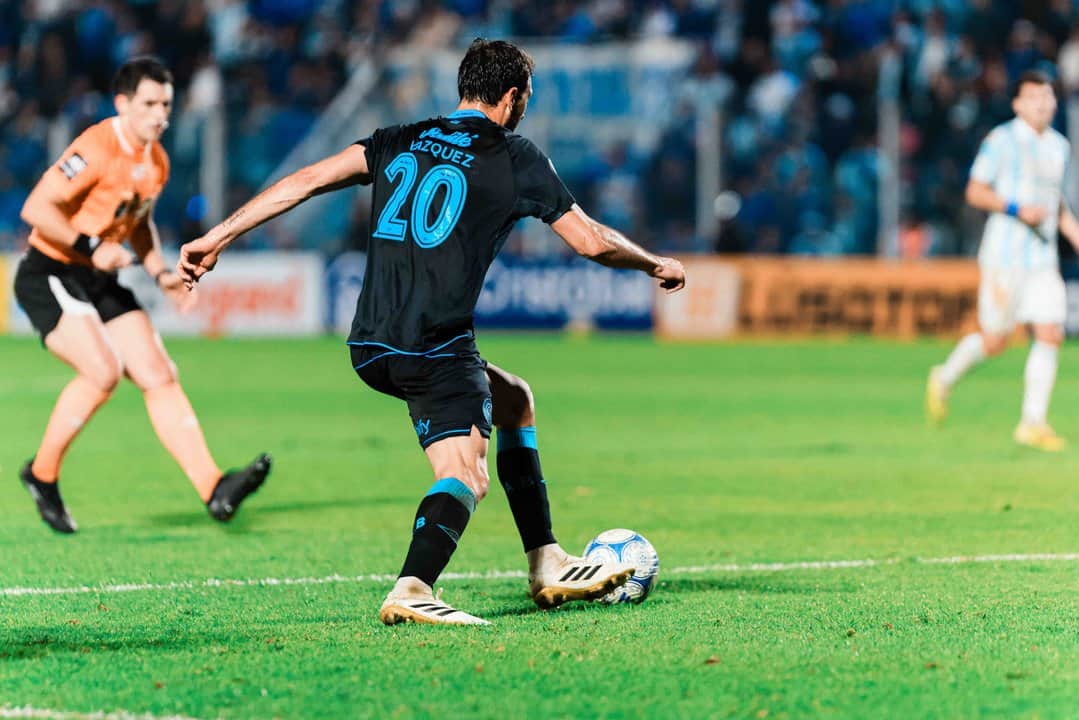 El 'Mudo' Vázquez, encendido pero sin gol: Belgrano empató en Tucumán
