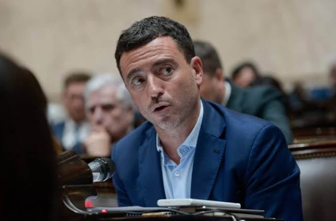 "Peronismo en decadencia": De Loredo carga contra el oficialismo tras renuncia de "Cañito" Flores