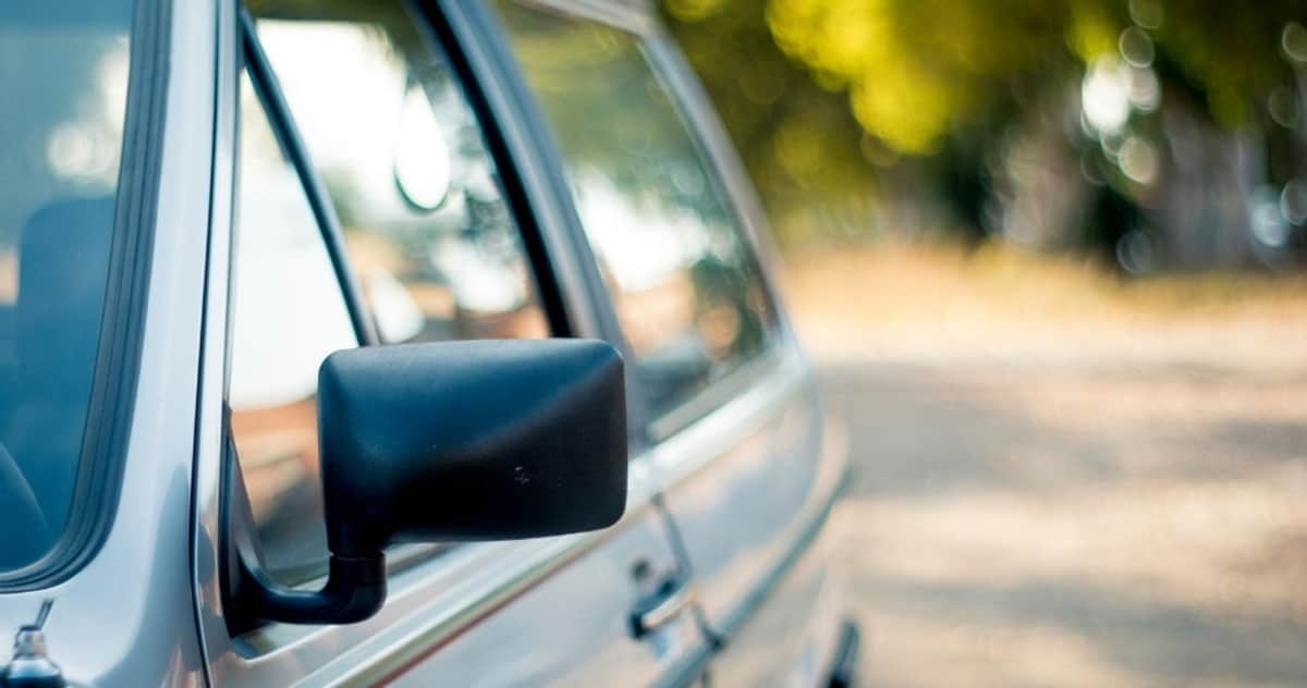 Dejó el auto con llaves puestas y puertas abiertas: la aseguradora no le cubrirá el robo