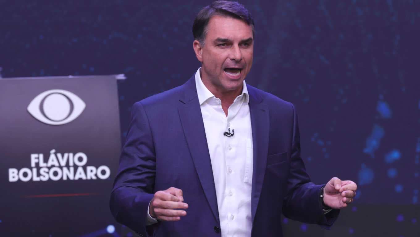 Flávio Bolsonaro utilizó la Argentina como escala para viajar en un vuelo privado hacia Estados Unidos