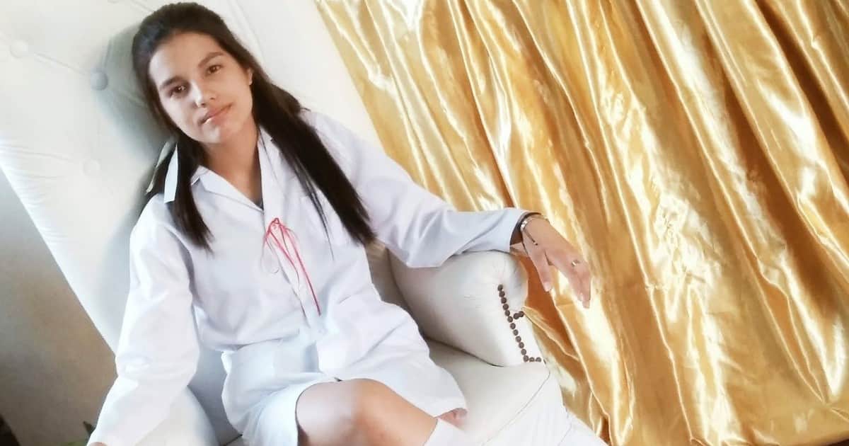 Una jueza ordenó que la adolescente de 17 años acusada del crimen de su compañera de colegio se anote en otra escuela y haga terapia