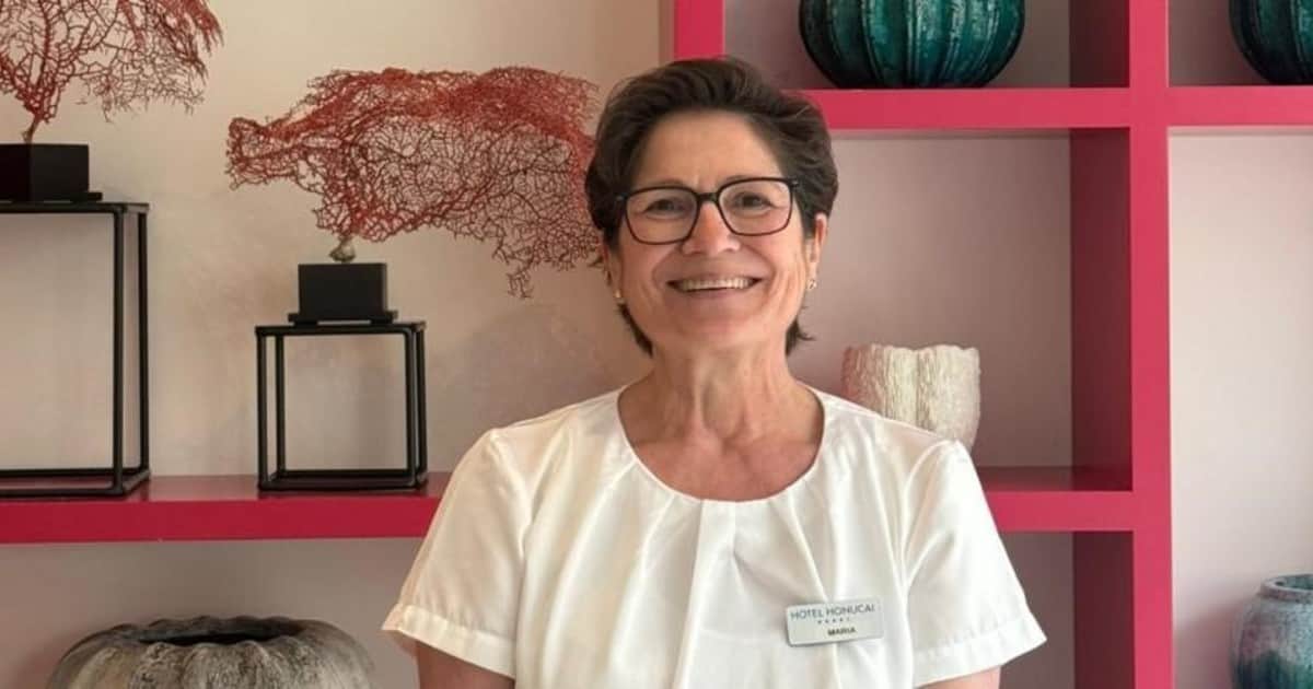 María Adrover, 65 años, cuidó de su marido con cáncer y alzheimer mientras trabajaba en un hotel: “Cada día recibía una mirada suya, un beso o una caricia, con eso sacas fuerzas”