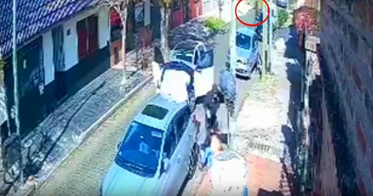 Lanús: fueron a visitar a su madre de 90 años al geriátrico y les robaron el auto a plena luz del día