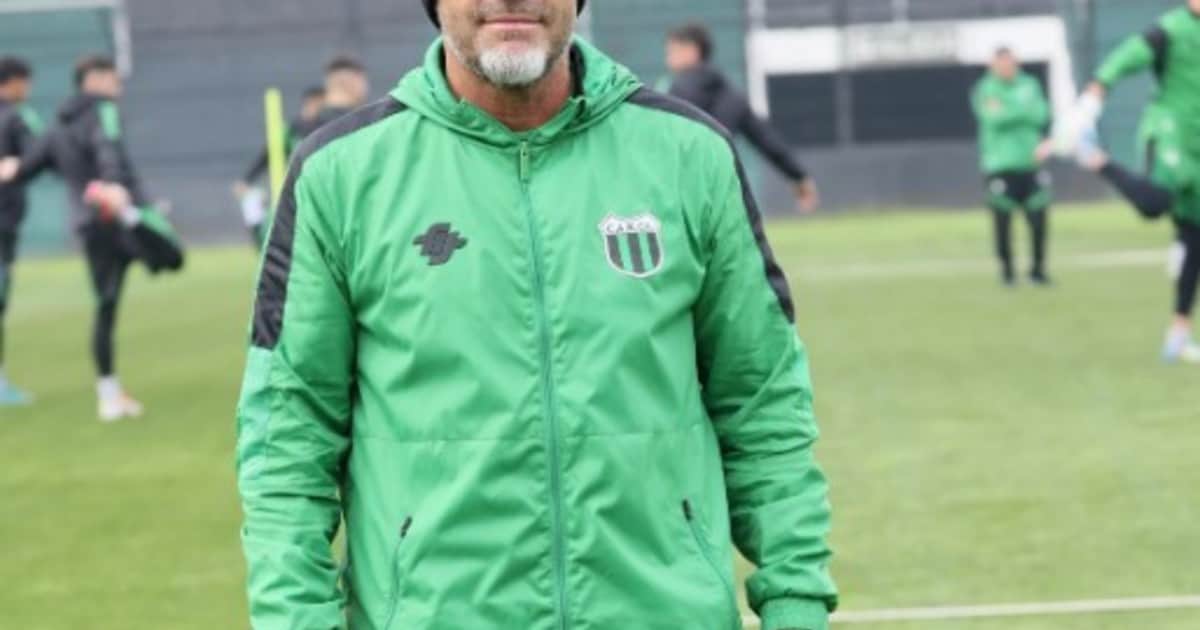 Lotito, el DT de Chicago, en el ojo de la tormenta: "La cancha de Midland es una alfombra vieja"