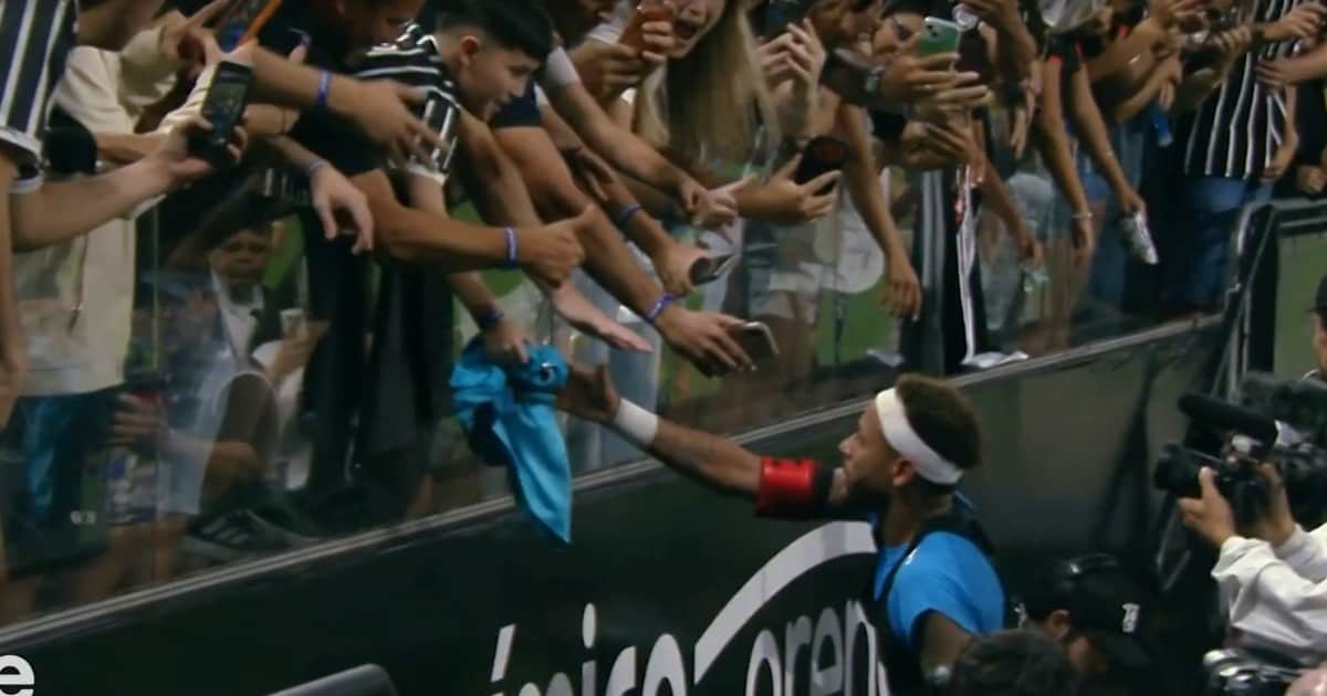 Momento tenso en Cortinthians vs Santos, tras el regalo de Neymar a un niño