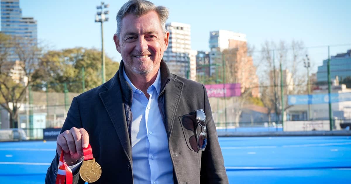 Fernando Ferrara, el DT de Las Leonas, con Olé: lo escrito, el lema, el efecto fútbol, Messi y ahora ir por el oro olímpico